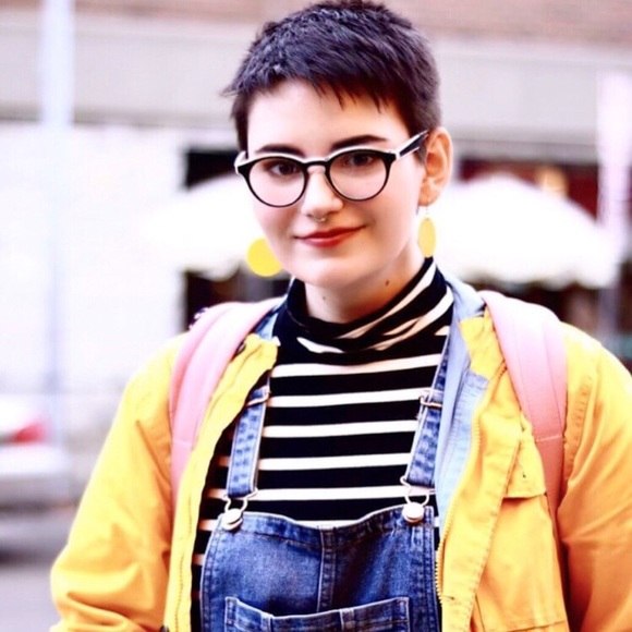 Meet your Posher, Maddie - Picture 1 of 1